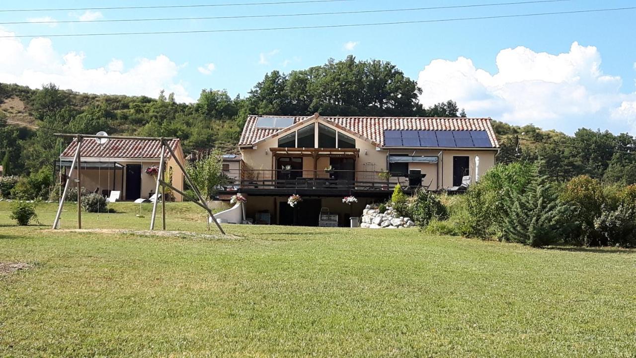 Bed and Breakfast Le Petit Nid Douillet Trescléoux Exteriér fotografie